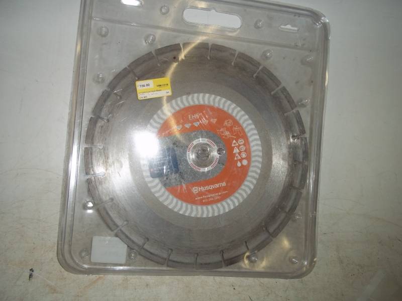 lot 140 image: Husqvarna 14 Concrete Diamond Blade, Near New, 1 arbor, Approximatly 90 % Blade left
