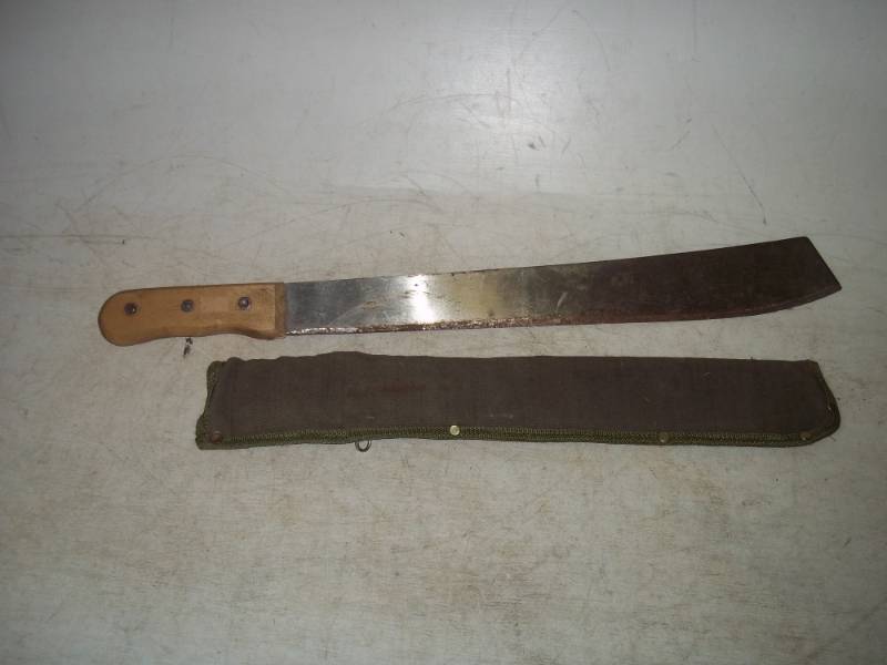 lot 141 image: Vintage Corn Knife with sheath 24 long