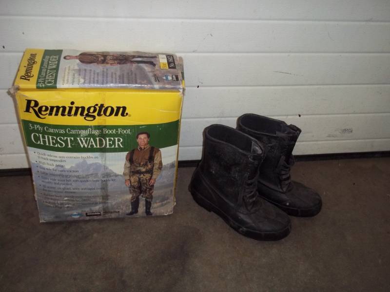 lot 146 image: Camo insulated hip waders size 8 boot, Medium up to 150 lbs. Consignor states does not leak, also size 8 rubber boots.