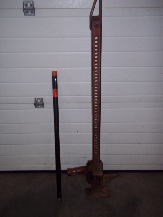 lot 147 image: Heavy Duty 4 Hi Lift Jack, Made by Jack Company, tested and works