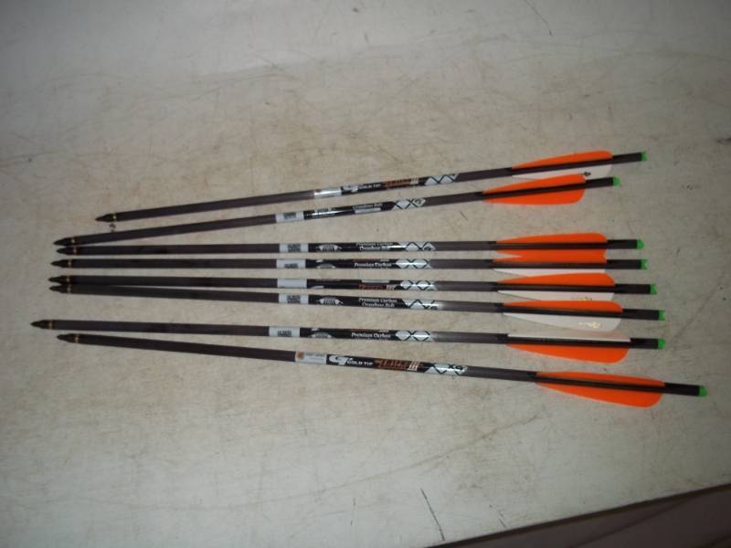 lot 149 image: Gold tip Laser II Cross Bow arrows (bolts) with 100 Grain Practice tips, 8 total, 20 Long