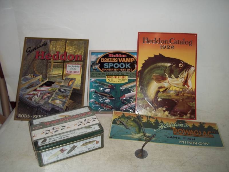 lot 150 image: Fishing Lure signs and string lure lights
