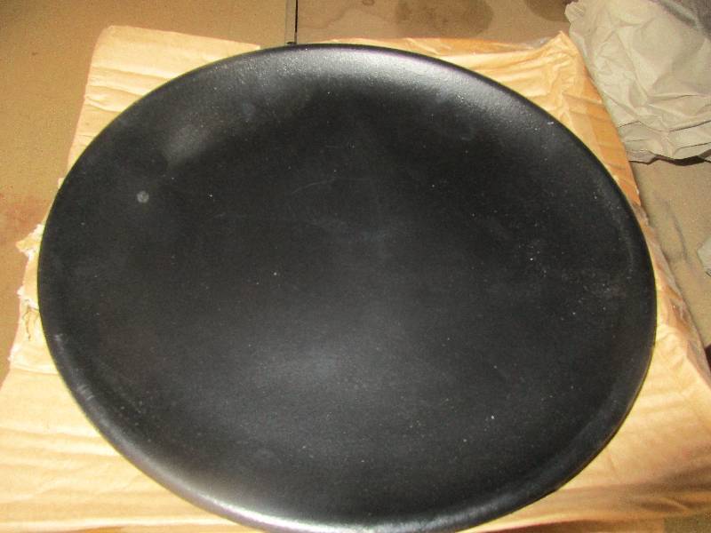 4 cases of 4 black candle plates