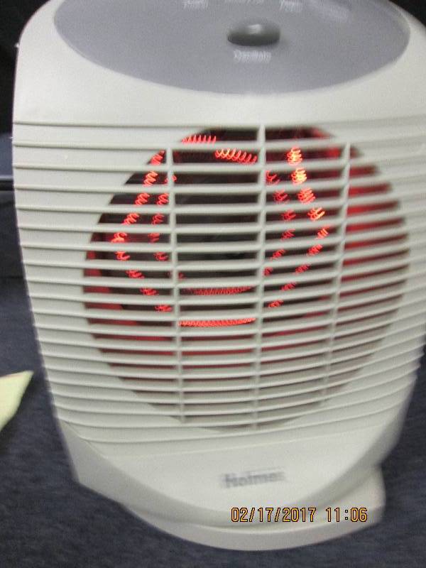 lot 2 image: holmes small oscillating heater tes...