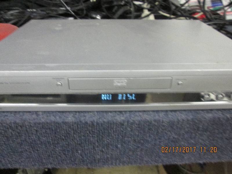lot 5 image: philips dvd player 724 powers up ...