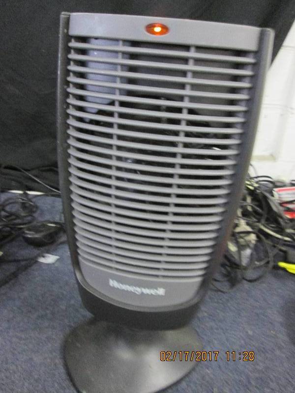 lot 9 image: honeywell energy smart heater oscil...
