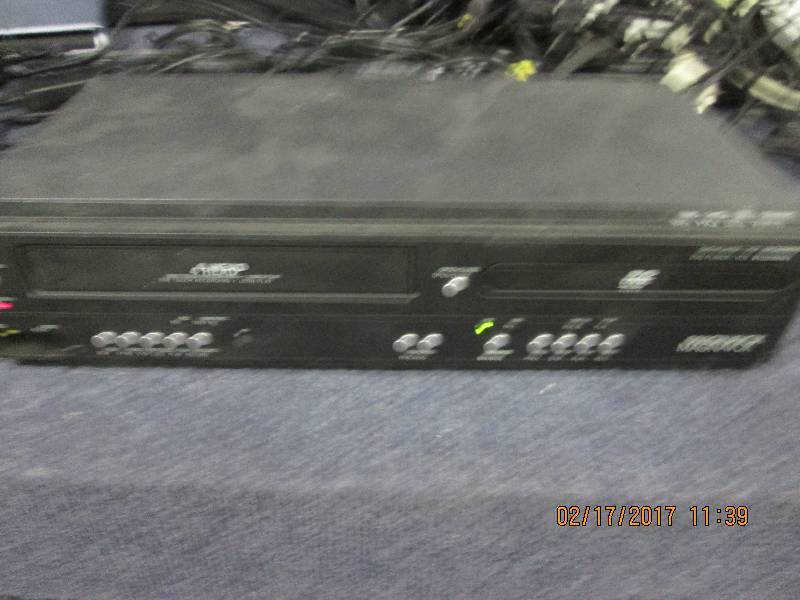 lot 14 image: magnavox dv220mw9 dvd  vhs player ...