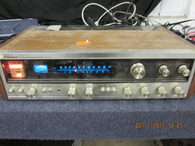 lot 40 image: Pioneer 4-channel reciever model qx...