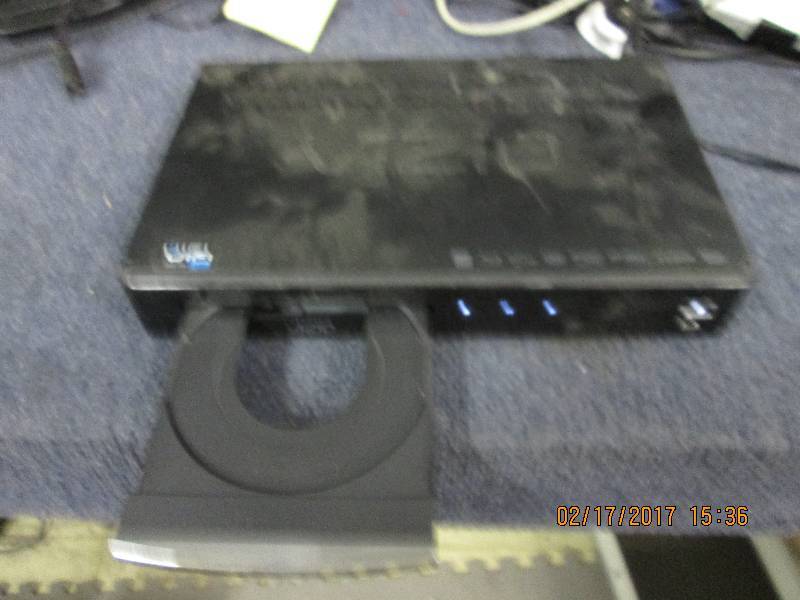 lot 66 image: VIZIO Dvd player tested and works p...