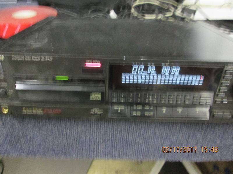 lot 70 image: Technics slp770 cd player powers on...