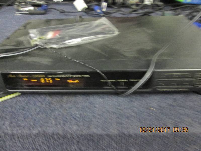 lot 126 image: fisher tuner fm-9025 powers on ...