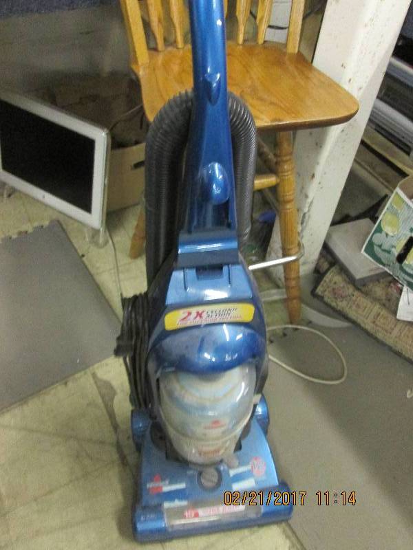 lot 156 image: bissell vacum tested and works ...