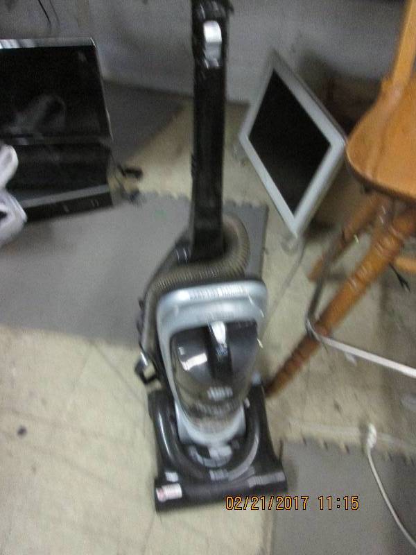 lot 157 image: dirt devil vacum tested and works ...