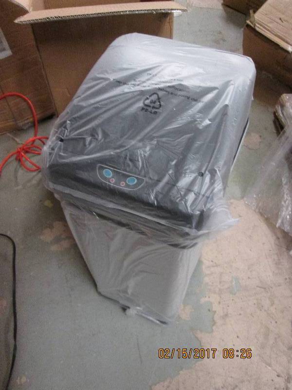 lot 5 image: I touchless trash can ...