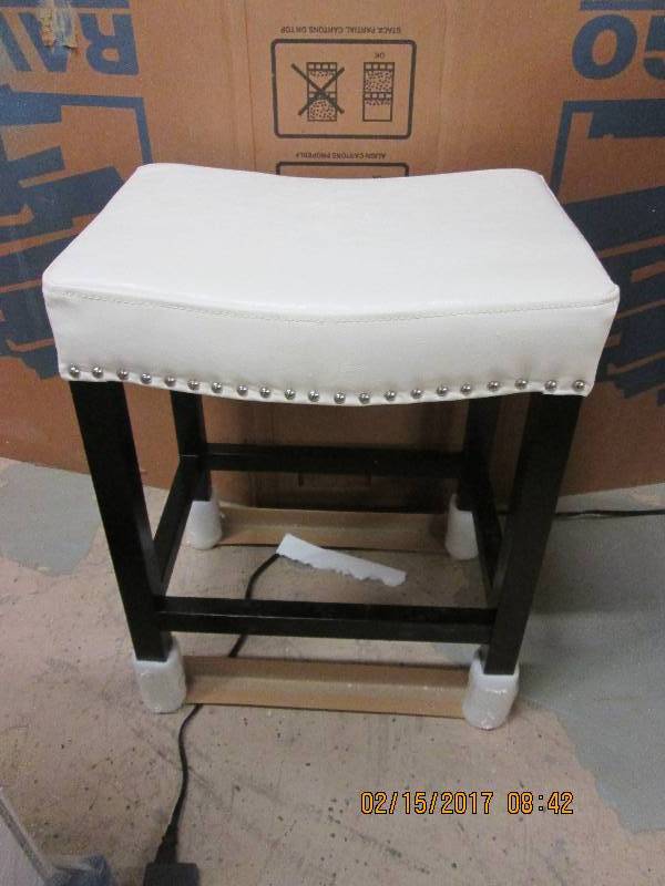 lot 9 image: homedecorators stool open box ...