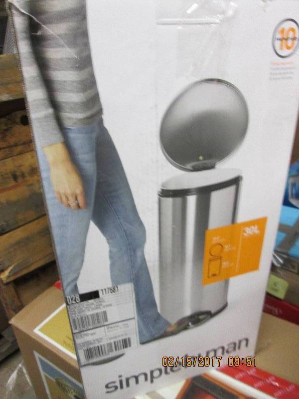 lot 23 image: Slimplehuman 30L (open box) step tr...
