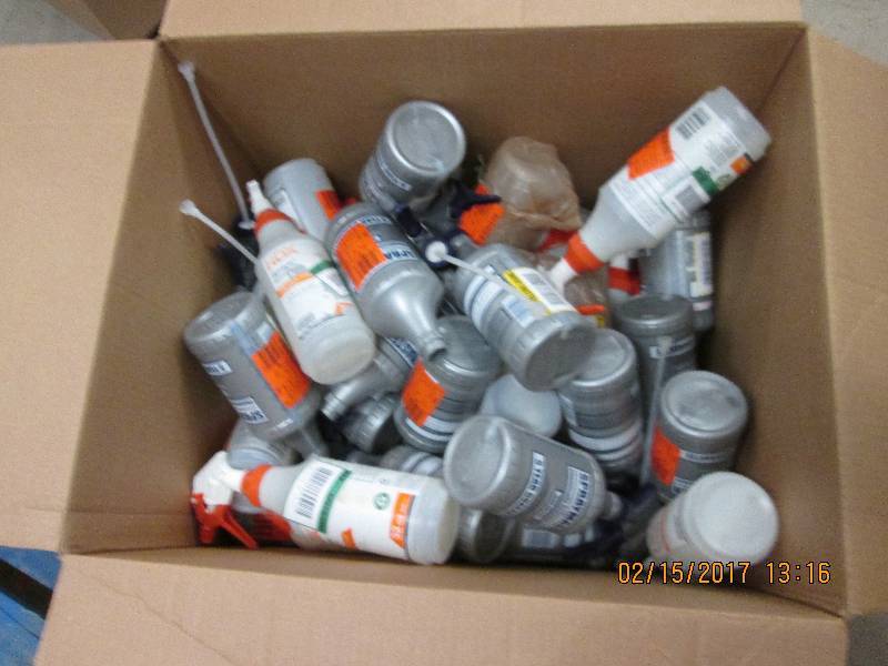 lot 98 image: Big box of spray bottles...