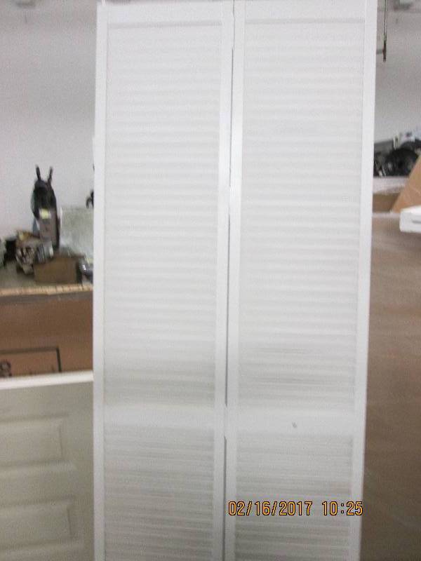 lot 124 image: white bifold door 30W X 80 L ...