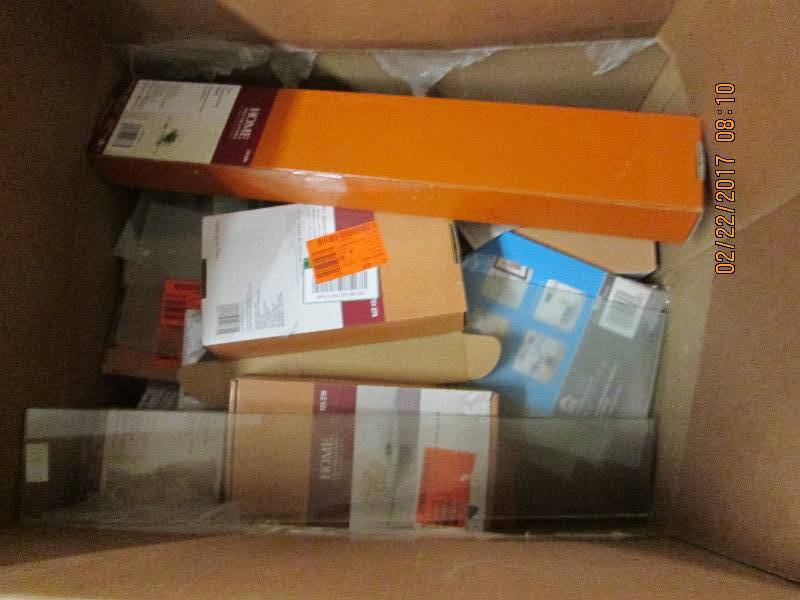 lot 147 image: box of multiple size glass shevlvin...