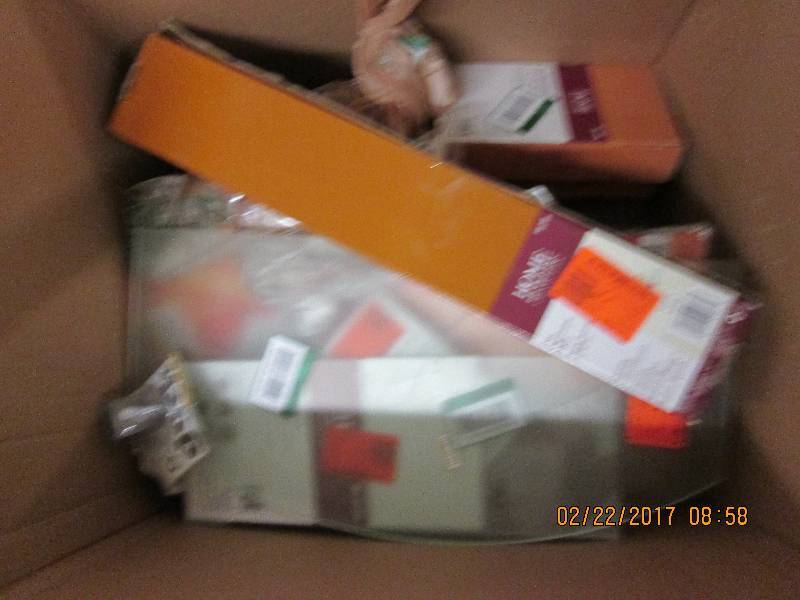lot 155 image: box of multiple size glass shevlvin...