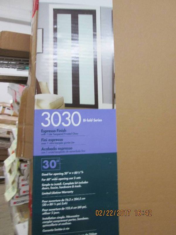 lot 162 image: 3030 bifold door series sized for o...