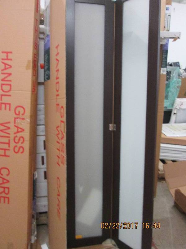 lot 163 image: 3030 bifold door series sized for o...