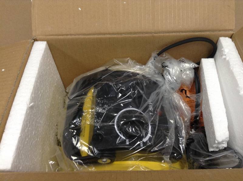 lot 26 image: DuraHeat 1,500-watt 120-volt Electric Forced Air Heater in like new conditions