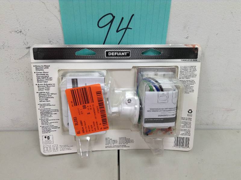 lot 94 image: Defiant SunSmart 8 Amp In-Wall Digital Timer New