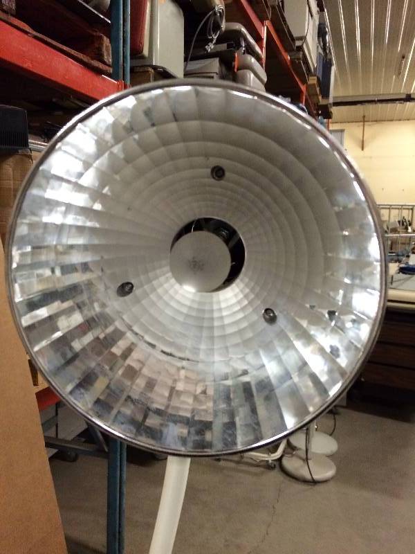 lot 43 image: Retails Used $250.00 Stationary Gooseneck Brewer Professional Products 15100 Arched Adjustible Medical Exam Multi-faceted Reflector Light Lamp - Excellent Condition - WhiteBlack