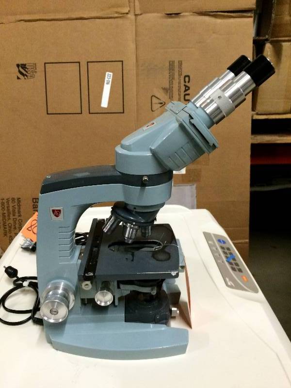 lot 50 image: American Optical Spencer Binocular Microscope With Four Objectives & American Optical Transformer model 1051 Microscope Power Supply - Super Condition