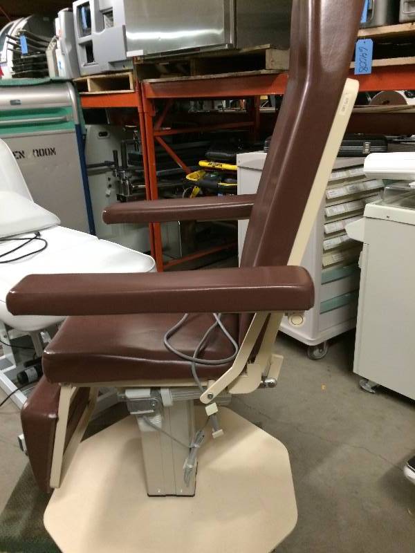 lot 73 image: WOW Retails Used $1500 Motorized Power Professional Physical Therapy Physicians Adjustment Treatment Hi  Low Table Massage Therapy Energy Chokra Reiki Chair Turns Into Table With Arms - Excellent Working Condition