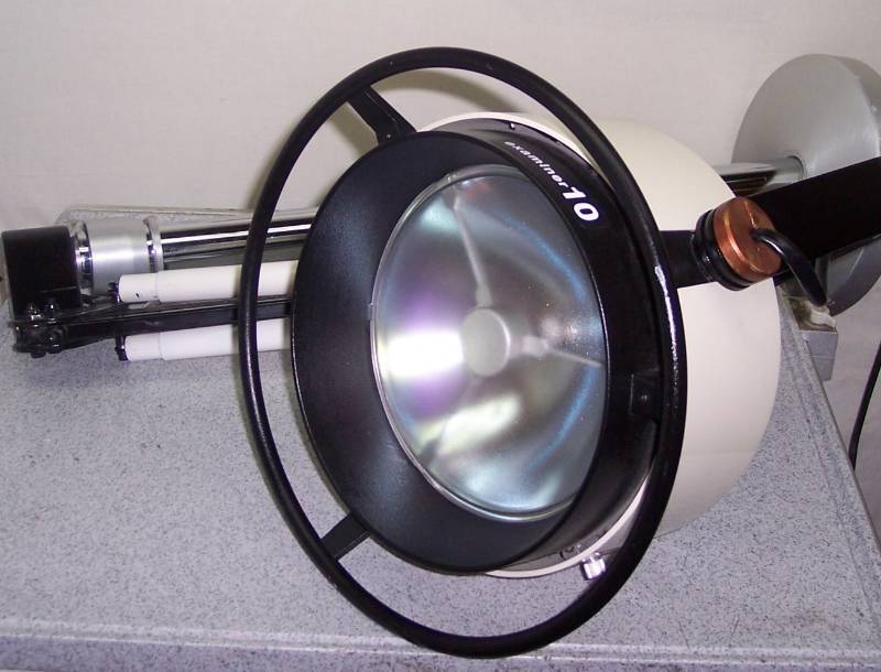 lot 59 image: WOW Retails Used $900 Medical Steris Amsco EXAMINER 10 Surgical Minor Sugery Exam Light Swing Arm Cieling Mount - Super Condition