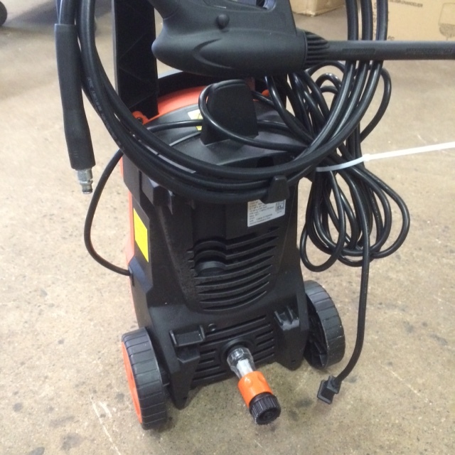 lot 11 image: Black and Decker Pressure Washer 1500