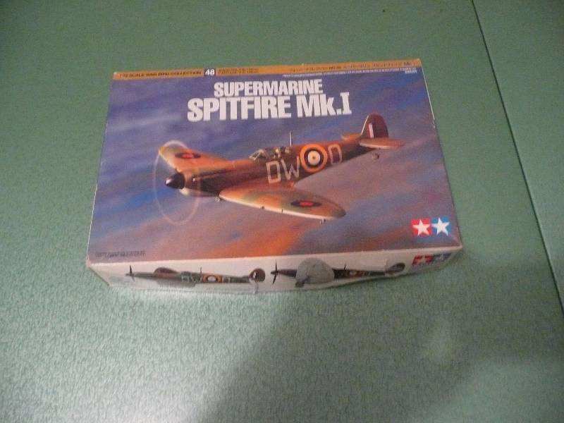 lot 38 image: Supermarine Spitfire MK.1 172 scale