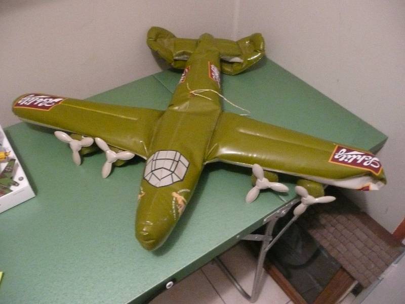 lot 45 image: Vintage Schlitz Blow Up Plane - B24 Bomber - Very Cool