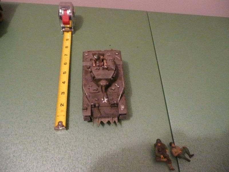 lot 52 image: American Light Tank & Troops WWll