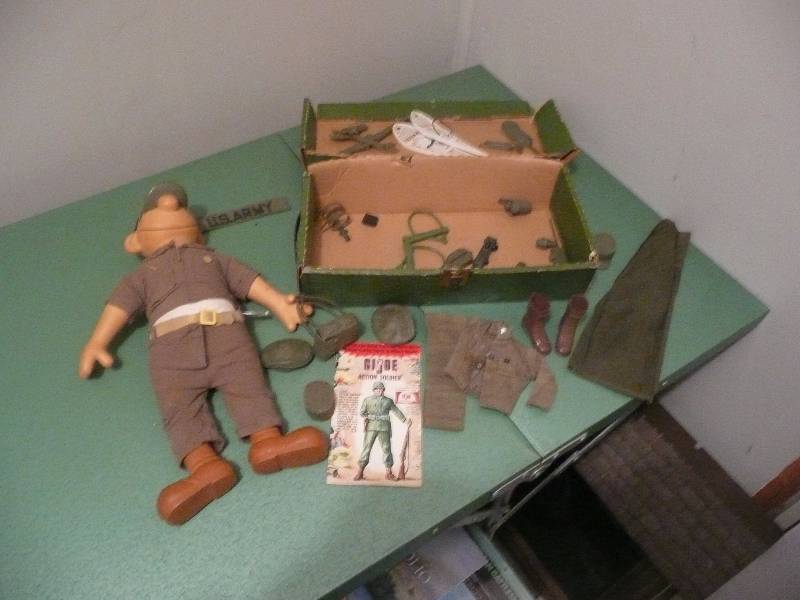 lot 69 image: Beetle Bailey Doll - GI Joe Chest & Items - VINTAGE - See Pictures
