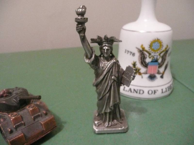 lot 80 image: Land Of Liberty Group - Vintage - See Pictures
