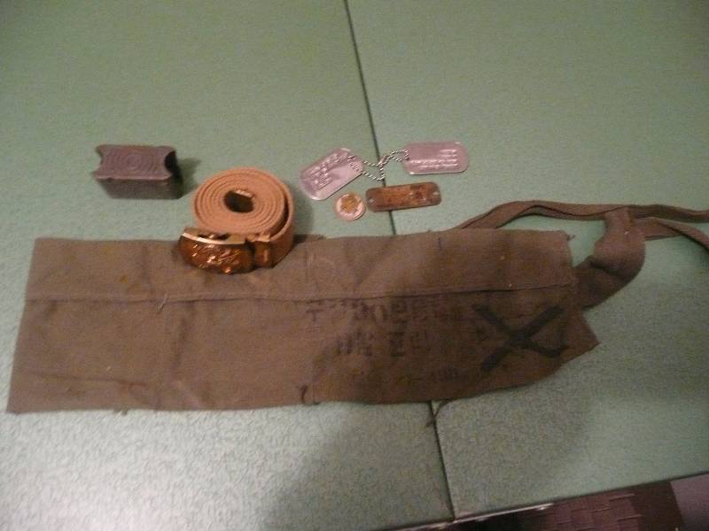 lot 86 image: Military Belt, Ammo Belt, Dog Tags, US War Dept Plaque & US Army Pin - Vintage - See Pictures