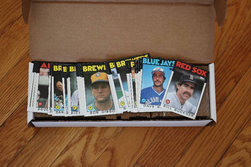Box of 1986Topps Baseball cards...