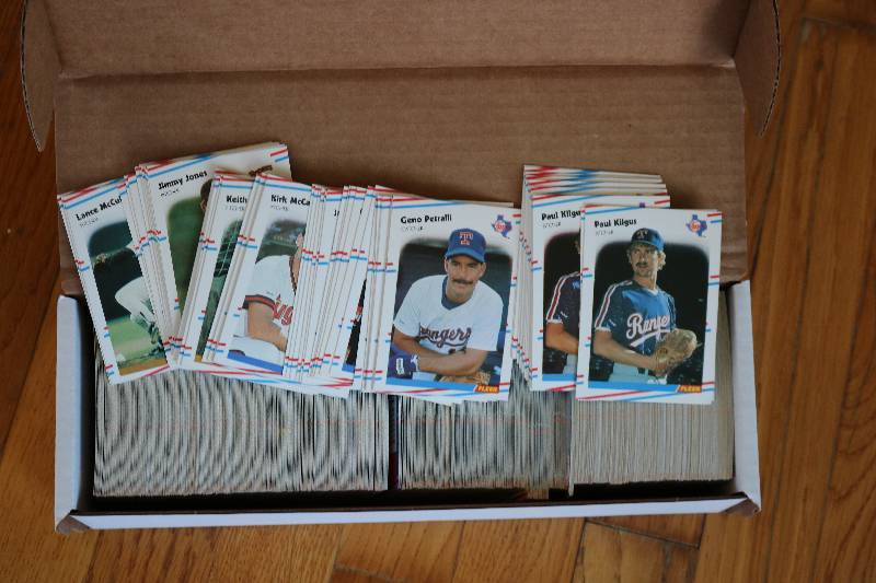 Box of 1988 Fleer Baseball cards...