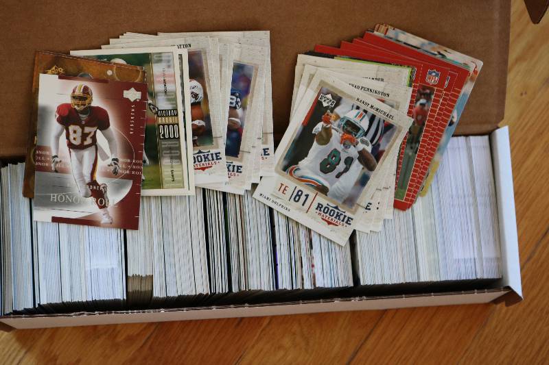 Box of mixed football cards...
