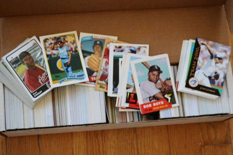 Box of Box of mixed baseball cards...