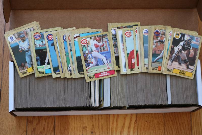 Box of 1987 Topps baseball cards...
