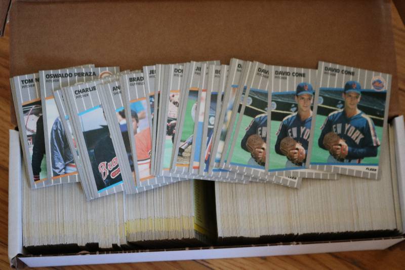 Box of 1989 Fleer Baseball cards...
