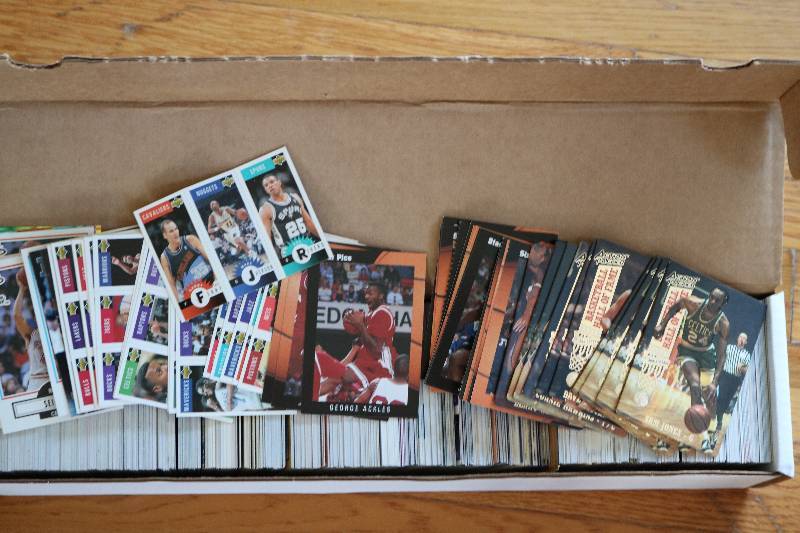 Box of Mixed baseball cards...