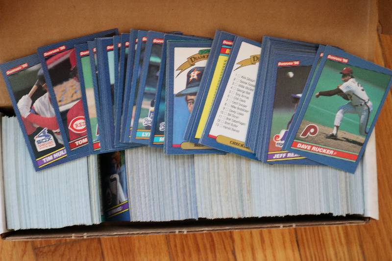 Box of 1986 Don Russ baseball cards...
