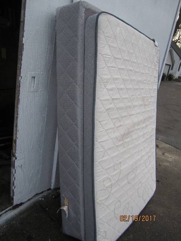 New Full Size Sealy Parade mattress...
