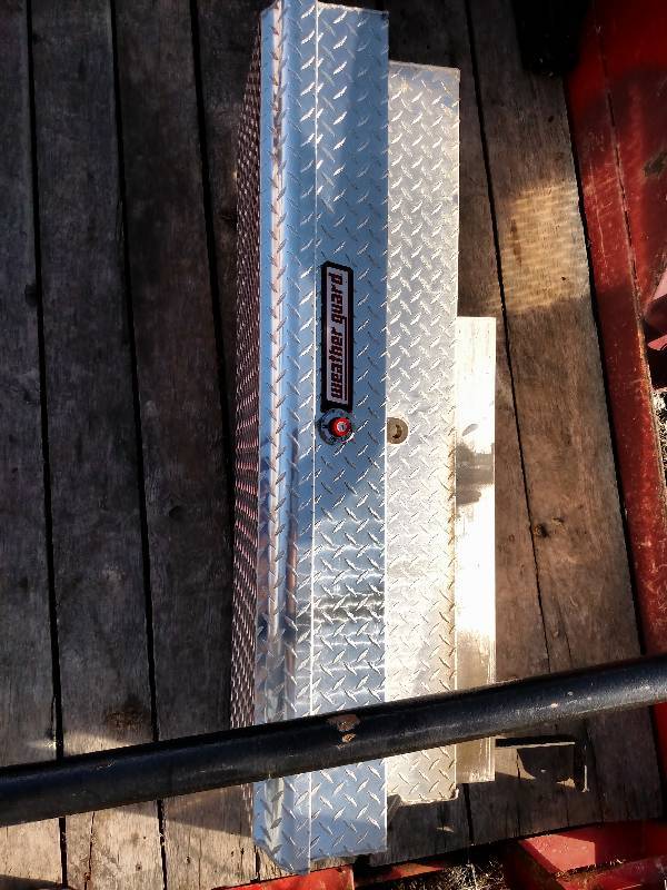 lot 8 image: Weatherguard Aluminum Tool Box, 46 ...