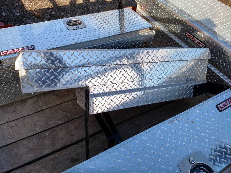 lot 9 image: Weatherguard Aluminum Tool Box, 46 ...